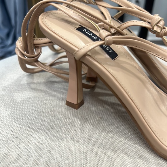 Nine West Yippie 3 Light Tan Strappy Sandals Size 8 - Picture 3 of 8